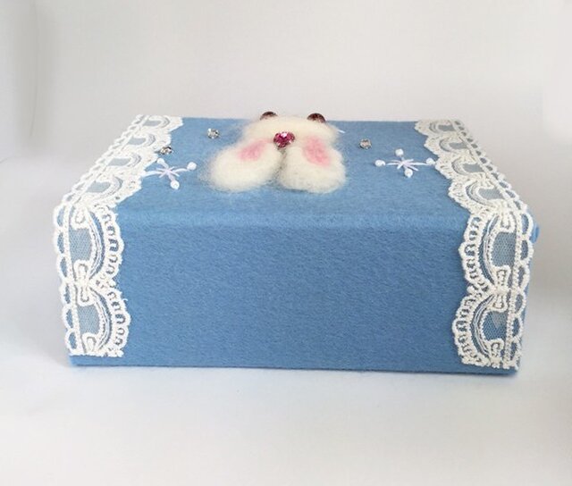 フェルトのブック型小箱「スノーうさぎ」 | iichi 日々の暮らしを