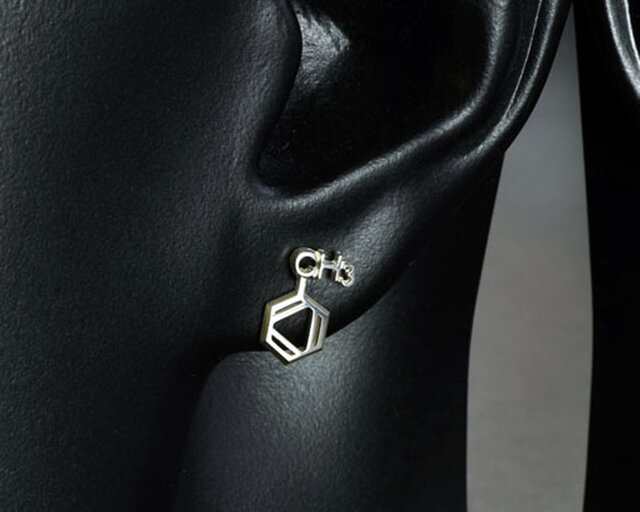 勉強頑張る太郎　CHANEL ピアス　片耳 勉強頑張る太郎様専用 CHANEL ピアス 片耳 - メルカリ