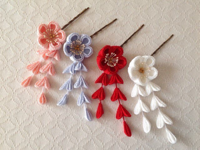 つまみ細工〉藤下がり付き梅のヘアピン(サーモンピンク) | iichi 日々