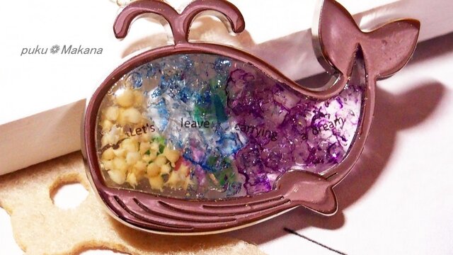 Whale pendant(パープル)の画像1枚目