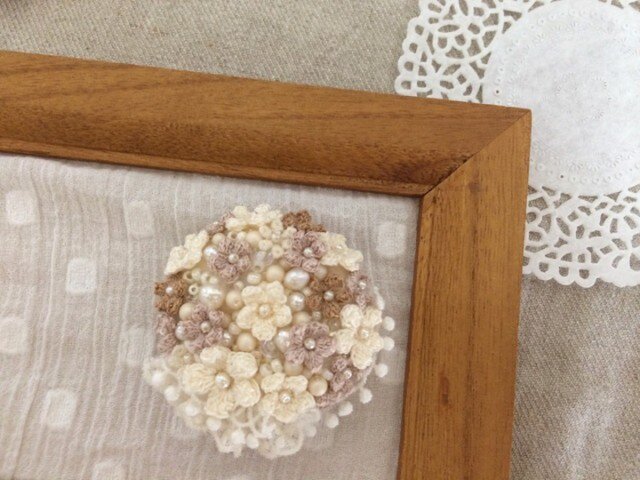 petit flower brooch(w&b)の画像1枚目