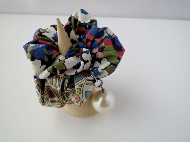 Half&Halfシュシュ(Liberty:Blue)の画像1枚目