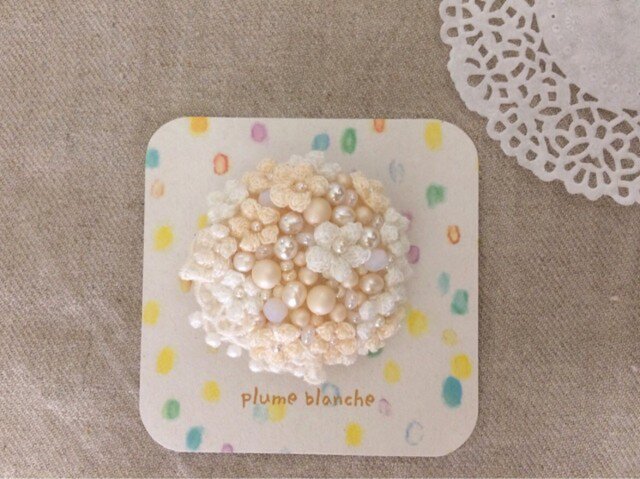 petit flower brooch(white)の画像1枚目
