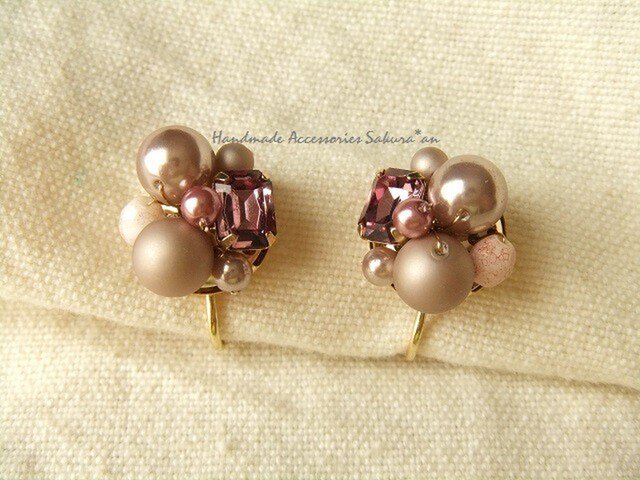 アクリルパールのイヤリング(P0674)金具の変更不可の画像1枚目