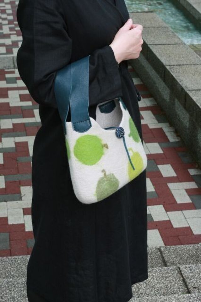 フェルトの青林檎Bagの画像1枚目