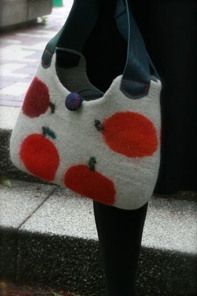 フェルトの赤林檎Bagの画像1枚目
