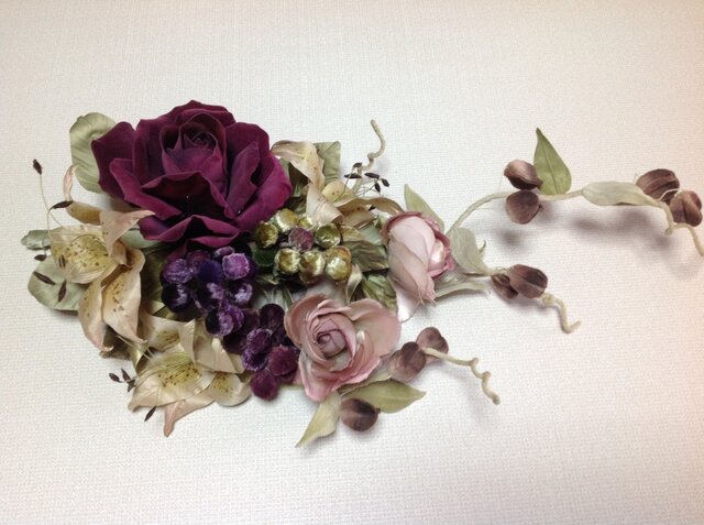 深紅の薔薇とぶどうの壁掛けの画像1枚目
