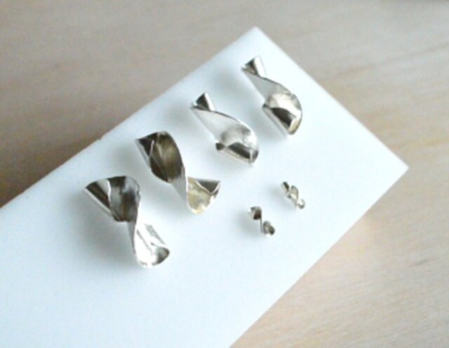 Twisted Silver Earring-Chibiの画像1枚目