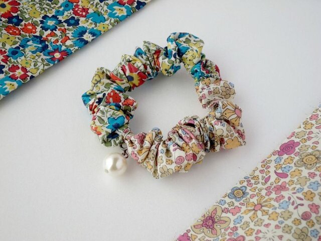 Half&Halfシュシュ(Liberty:Blue&Pink)の画像1枚目