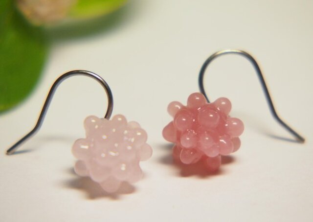 こんぺいとう1粒ピアス 桜色&もも色の画像1枚目