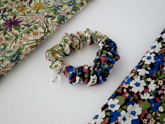 Half&Halfシュシュ(Liberty:Purple&Nat)受注製作の画像1枚目