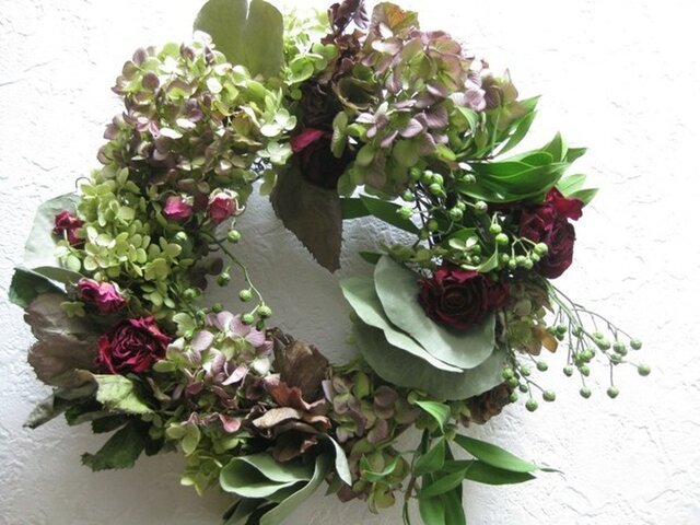 秋色紫陽花とバラのwreathの画像1枚目