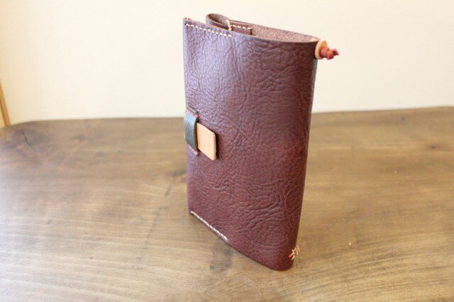 手縫いの本革ブックカバー (Dark brown)の画像1枚目