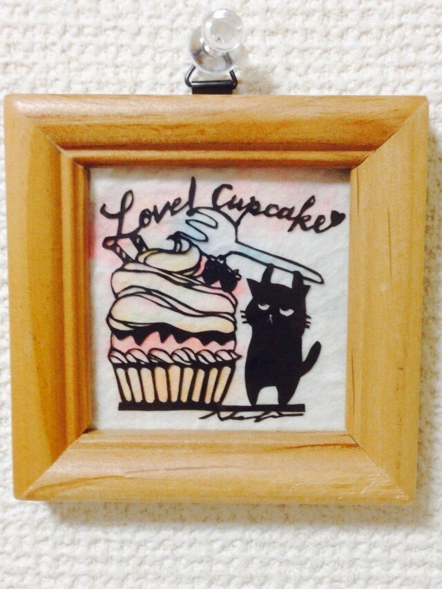 ミニ切り絵 なまいき猫ちゃんとカップケーキ Iichi ハンドメイド クラフト作品 手仕事品の通販