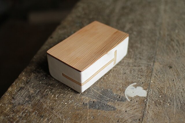 バターケース No.37 / スギの木と陶器の画像1枚目