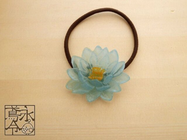 髪ゴム 薄水色の睡蓮の画像1枚目