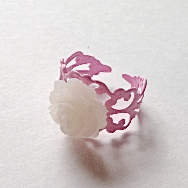【ドイツ製 白バラ&ピンクのアンティックリング】の画像1枚目