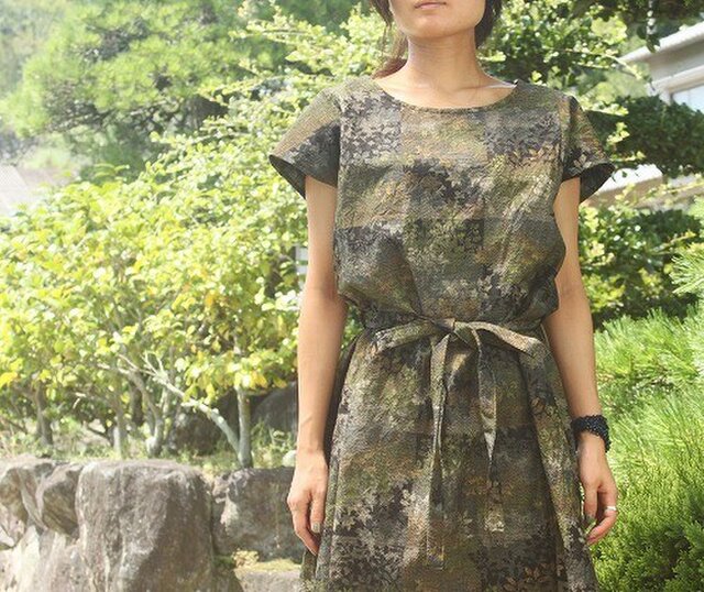 紬のフレンチ袖ワンピース・リボンつき(森の柄・M)の画像1枚目