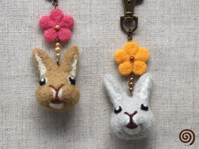 うさぎとお花のチャームの画像1枚目