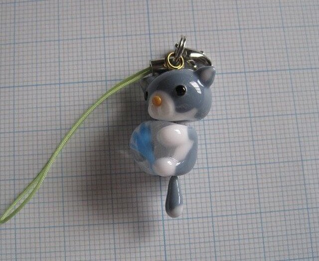 とんぼ玉 猫ストラップ(灰色)の画像1枚目