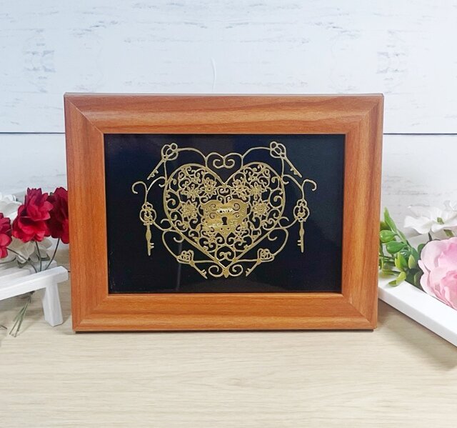 切り絵 ハートと心の鍵（金）【額つき】ギフト プレゼント お祝い