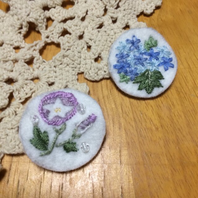 手刺繍ブローチ☆紫陽花の画像1枚目