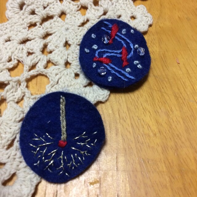 手刺繍ブローチ☆線香花火の画像1枚目