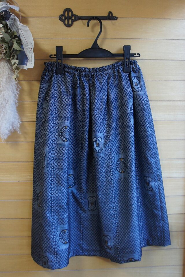 大島紬　グレーに角紋　スカート