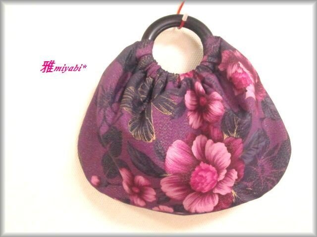 持ち手木紫系ラメシックな花柄着物地バッグの画像1枚目