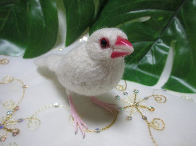 羊毛フェルト かわいい白文鳥 | iichi 日々の暮らしを心地よくする