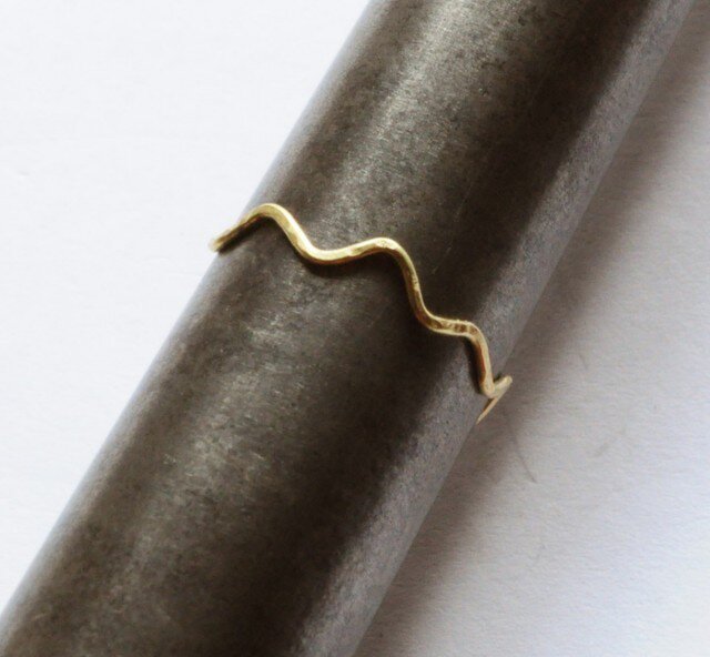 くねくね王冠リング細めk18 | iichi 日々の暮らしを心地よくする