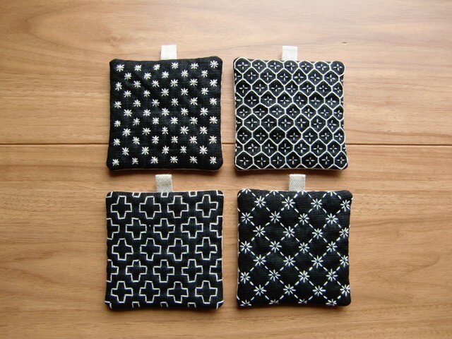 〔受注制作〕刺し子のminiコースター(黒)の画像1枚目