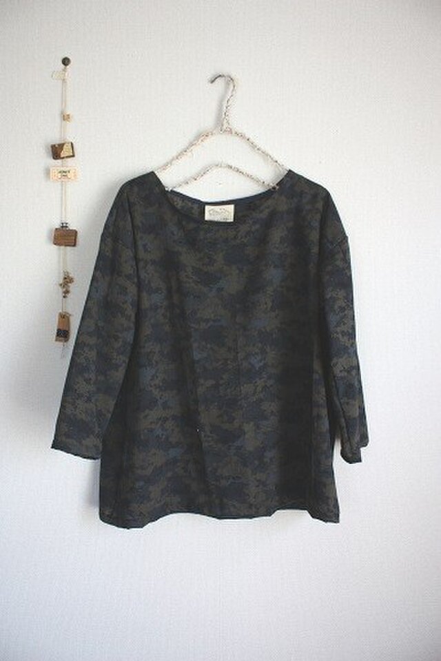 秋色ミリタリー　ドロップショルダープルオーバー