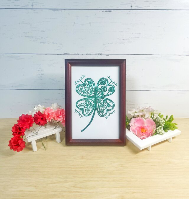 切り絵 幸せな四つ葉のクローバー（緑）【額つき】ギフト プレゼント