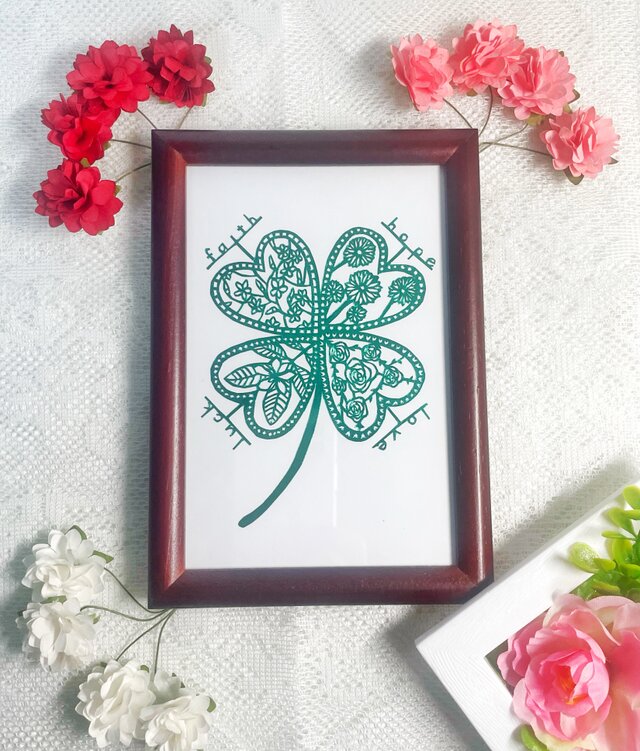 切り絵 幸せな四つ葉のクローバー（緑）【額つき】ギフト プレゼント