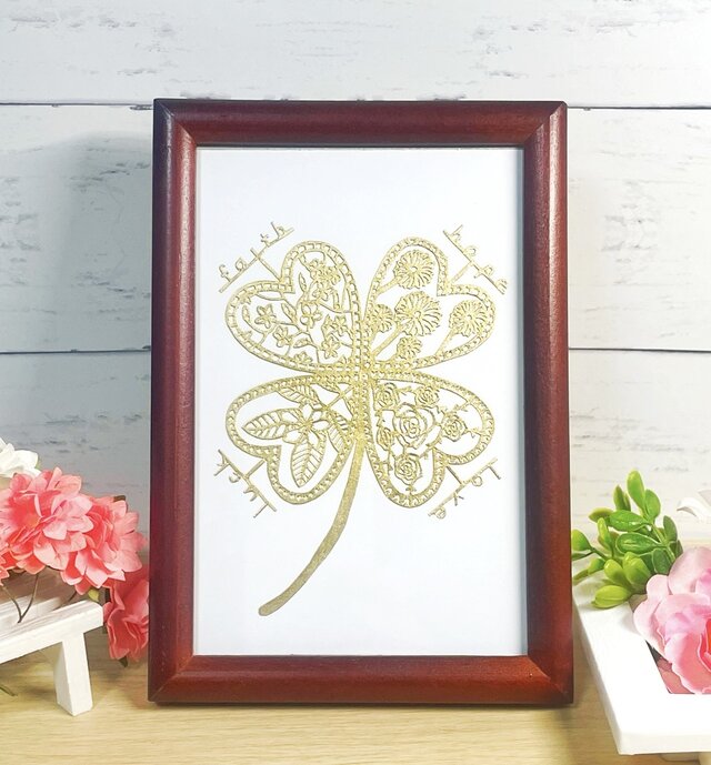 切り絵 幸せな四つ葉のクローバー（金）【額つき】ギフト プレゼント お祝い