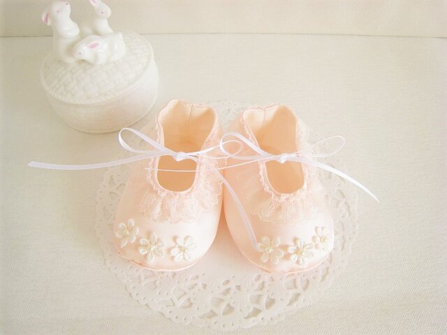 かわいいピンクのベビーシューズの画像1枚目