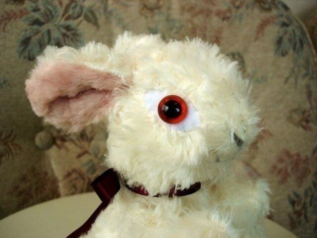 うさぎのぬいぐるみ(クリスタルアンバー)の画像1枚目