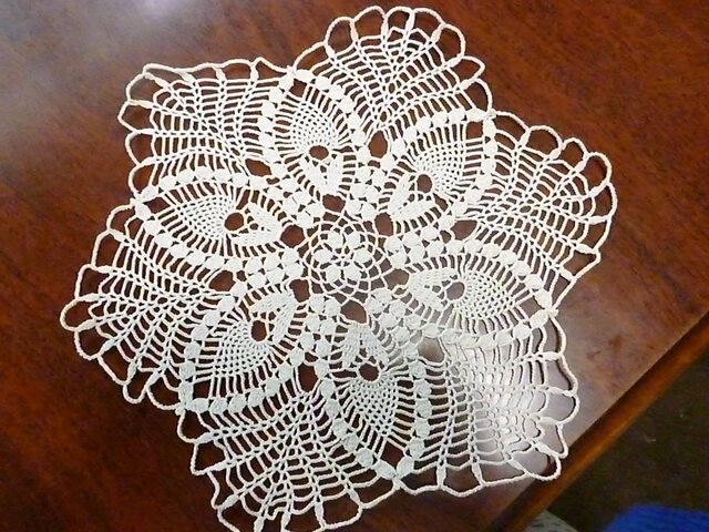 手編みレースドイリーの画像1枚目