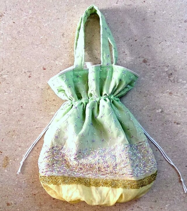 ３５ｘ３２ｃｍ★小花刺繍のシフォン★マドモアゼル・トート巾着型★