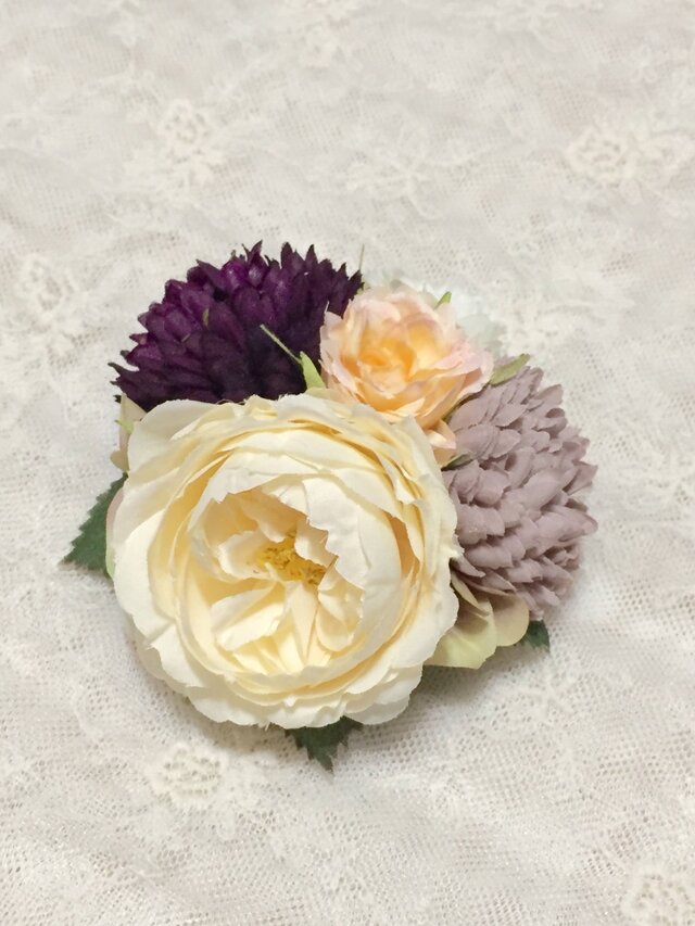 【K様専用】アンティークベージュローズとピンポンマムのコサージュ&髪飾りの画像1枚目
