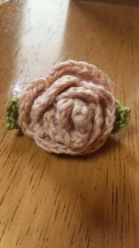 手編み*草木染め*薔薇のコサージュ*の画像1枚目
