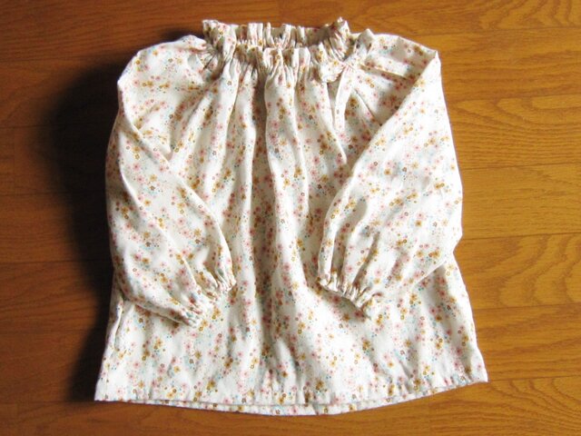 花のブラウス11の画像1枚目