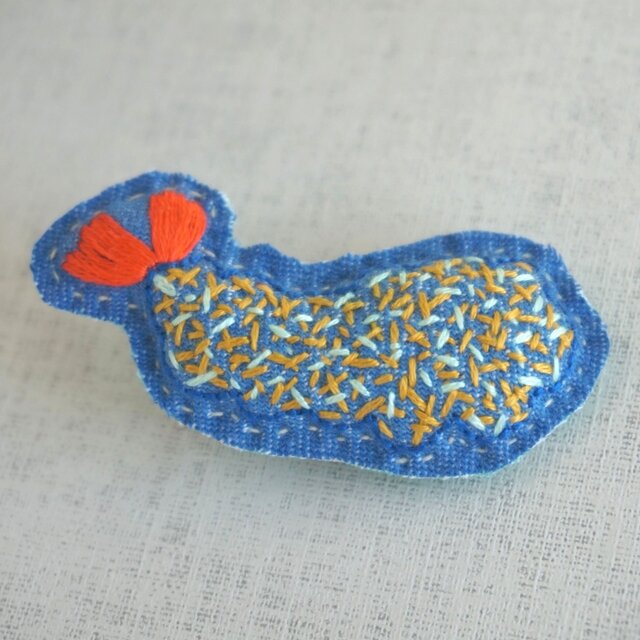 手刺繍ブローチ「エビフライ2」の画像1枚目