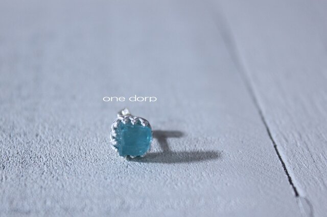 「アパタイト」organic candy ピアスの画像1枚目