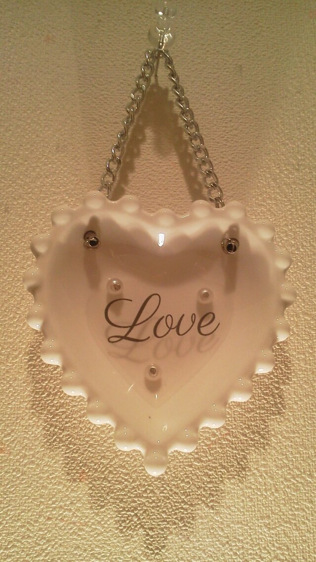 ハートの陶器の壁飾り(LOVE)の画像1枚目
