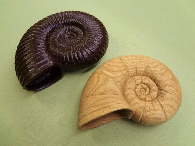 木彫りのアンモナイトたち | iichi 日々の暮らしを心地よくする