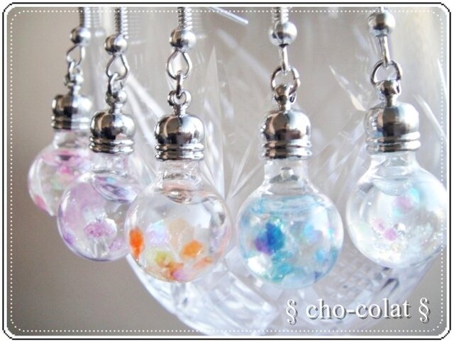 ▼受注制作▼ 水風船みたいな球体ピアス 5色からの画像1枚目