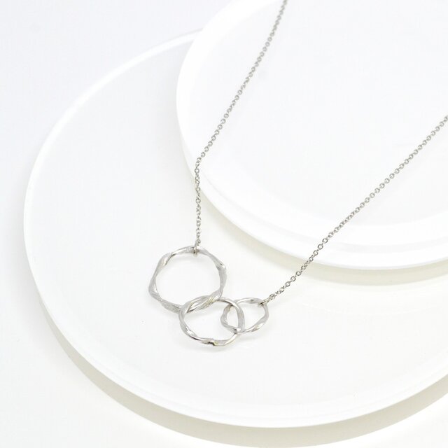 Twist Circle Necklaceの画像1枚目