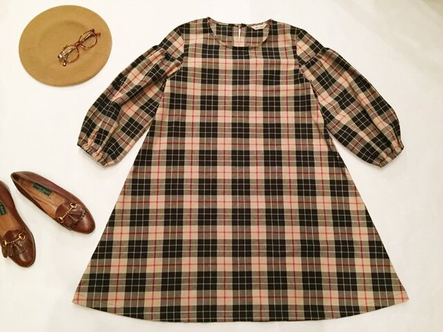 ギャザー袖なチェックワンピースの画像1枚目